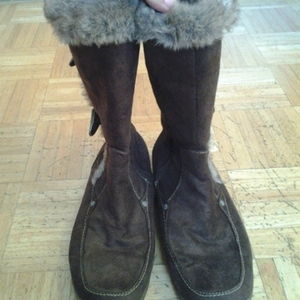 winter boots  is being swapped online for free