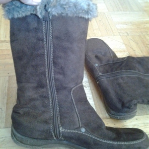 winter boots  is being swapped online for free