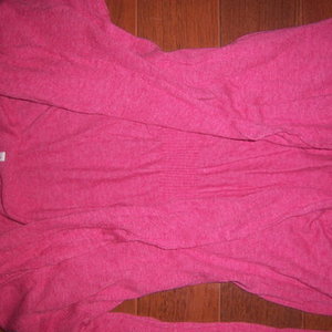 Small soft sweater is being swapped online for free