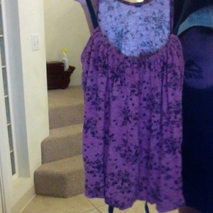 Crop Floral tank red/ black is being swapped online for free