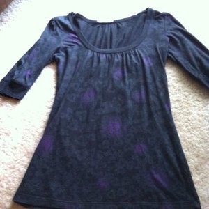 Delias cute top is being swapped online for free