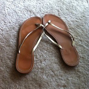 gold sandals is being swapped online for free