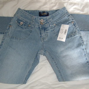 Angels Cropped Capri Size 1 is being swapped online for free