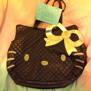 Hello Kitty Purse is being swapped online for free