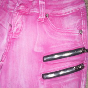 Pink Tripp Skinny Jeans is being swapped online for free