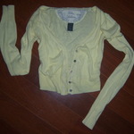 Small yellow short sweater is being swapped online for free