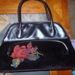 Isaac Mizhari Black Purse is being swapped online for free