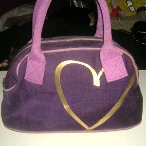 Victoria's secret handbag is being swapped online for free