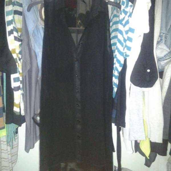 long sleevless sheer top is being swapped online for free