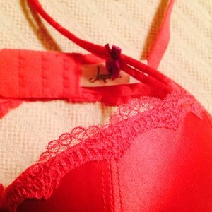 Jezebel Pink Bra 36B is being swapped online for free
