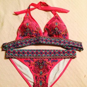 Bikini XS / A-C is being swapped online for free