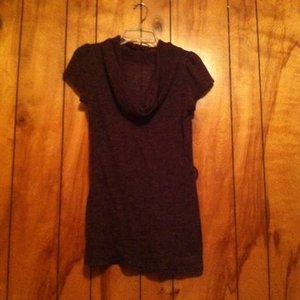 Wanna. V Purple scoop neck Medium  is being swapped online for free