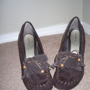 Brown Bamboo Wedges is being swapped online for free