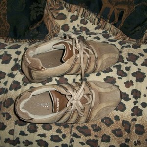 Sketchers Running Shoes-8 1/2 is being swapped online for free