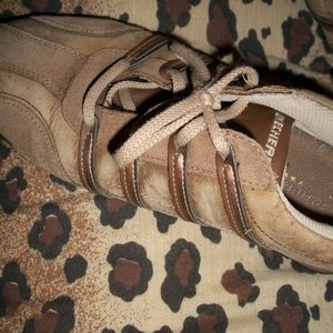 Sketchers Running Shoes-8 1/2 is being swapped online for free