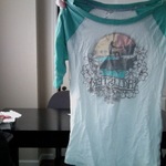 Hollister top size medium is being swapped online for free