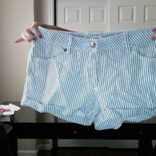 Forever 21 shorts size 26 is being swapped online for free