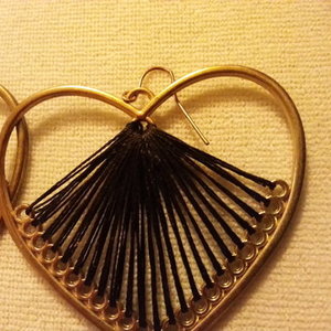 heart earrings is being swapped online for free