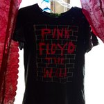 pink floyd 'the wall' tee is being swapped online for free