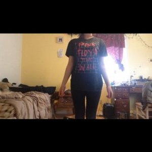 pink floyd 'the wall' tee is being swapped online for free