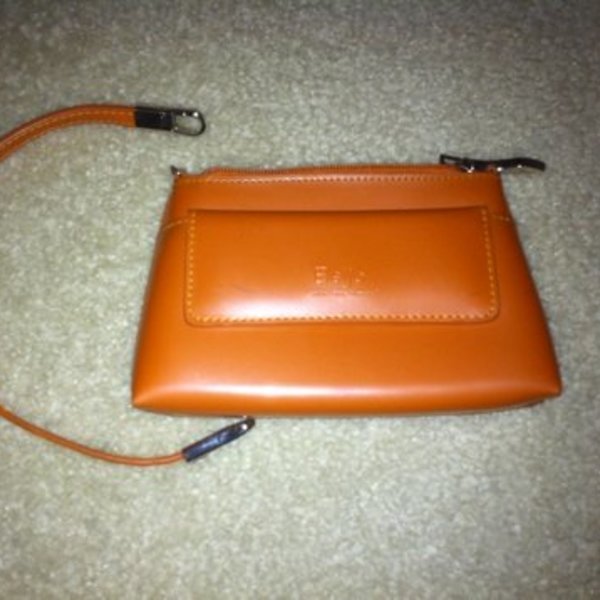 Beijo Clutch with Short Strap is being swapped online for free