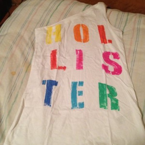 One shoulder hollister top is being swapped online for free