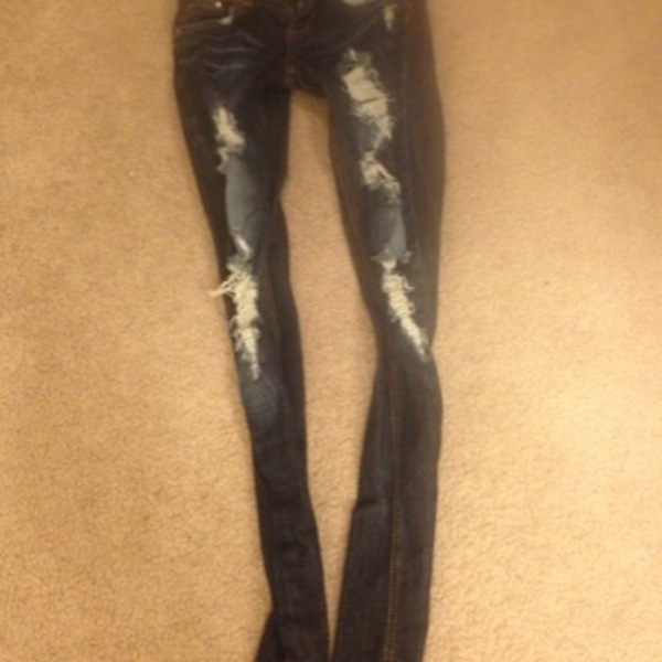 Sz 0 Destroyed Jeans is being swapped online for free