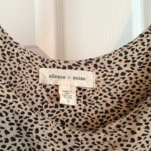 Urban outfitters top small is being swapped online for free