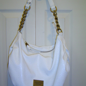 White Simply Vera Wang Purse is being swapped online for free