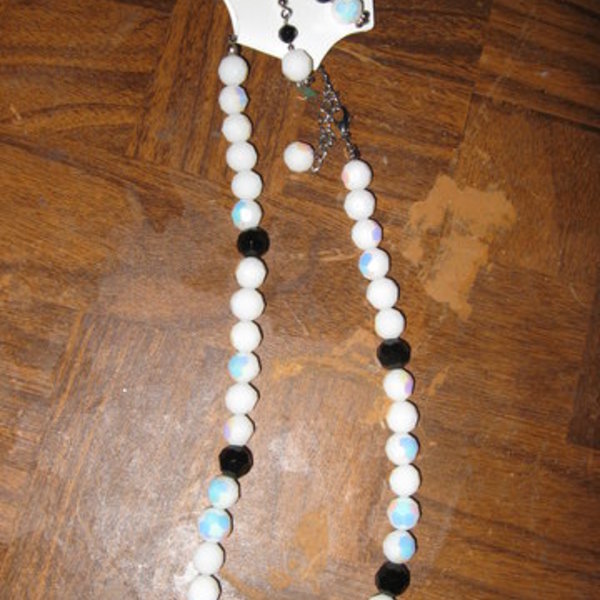white and black necklace set is being swapped online for free