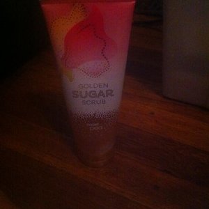 Bath and Body Work's Golden Sugar Scrub is being swapped online for free