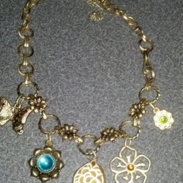 Gold charm necklace is being swapped online for free