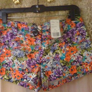 FOREVER 21 CUTE FLORAL SHORTS is being swapped online for free