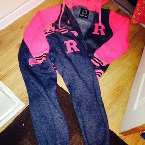 Full tracksuit s/m or 8/10/12 uk is being swapped online for free