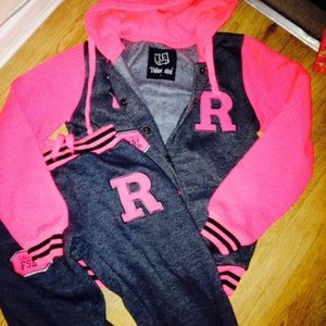 Full tracksuit s/m or 8/10/12 uk is being swapped online for free