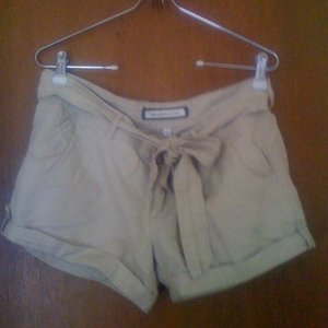 Abercrombie and Fitch Khaki Shorts is being swapped online for free