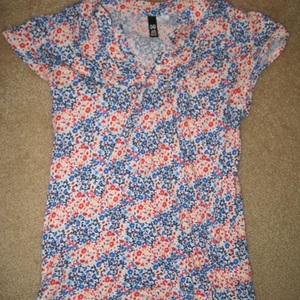h&m floral blouse is being swapped online for free
