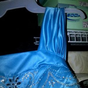 Prom dress BLUE  is being swapped online for free