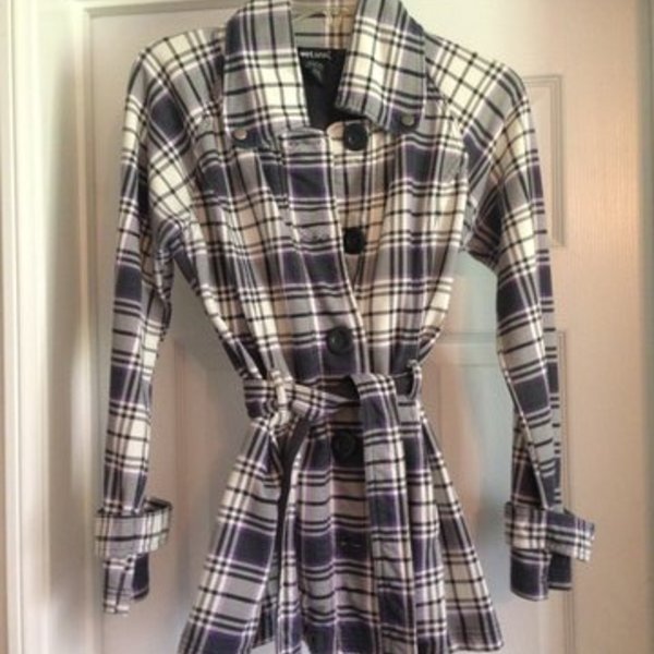 Wetseal long coat M is being swapped online for free