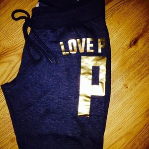 Victoria secrets tracksuit bottoms s/m or 10/12 uk is being swapped online for free