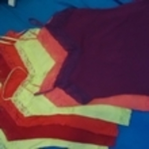 Lots of 5 Forever 21 Tanks is being swapped online for free