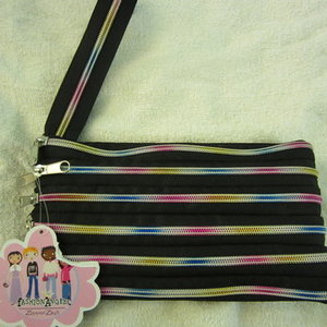 rainbow zipper purse is being swapped online for free