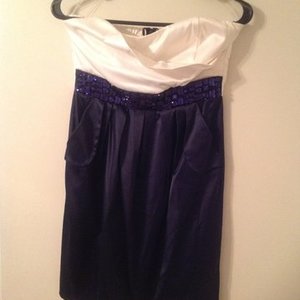 Blue/White Dress is being swapped online for free