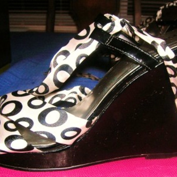 Baker's Black & White Wedges is being swapped online for free