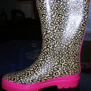 Rubber Rain Boots is being swapped online for free