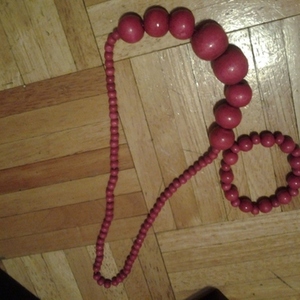 Cute Necklace/Bracelet set is being swapped online for free