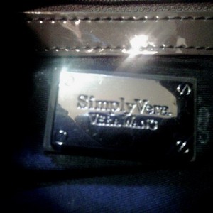 SIMPLY VERA WANG BLACK SIGNATURE HANDBAG is being swapped online for free