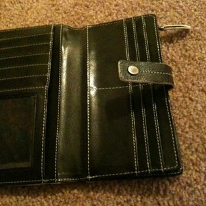 Kennethcole Wallet is being swapped online for free