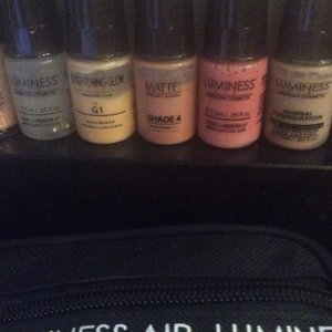 **HOLD** Luminesse Airbrush Makeup Kit PLUS MANY EXTRAS is being swapped online for free