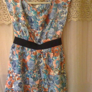 HERITAGE 1981 FLORAL DRESS is being swapped online for free